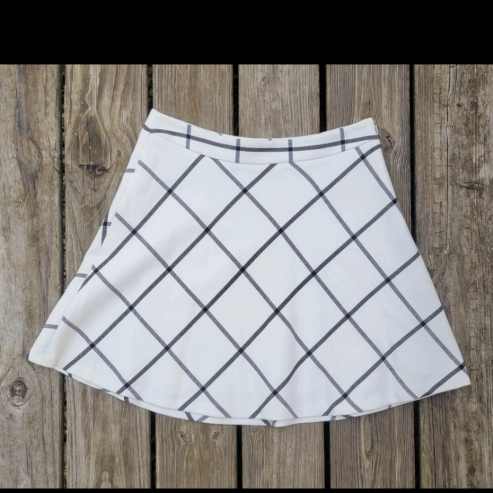 LOFT White and Black Plaid Women's Skirt Size 6